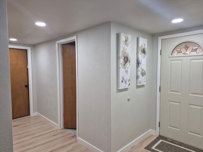 Building Photo - 1516 Lincoln Ave