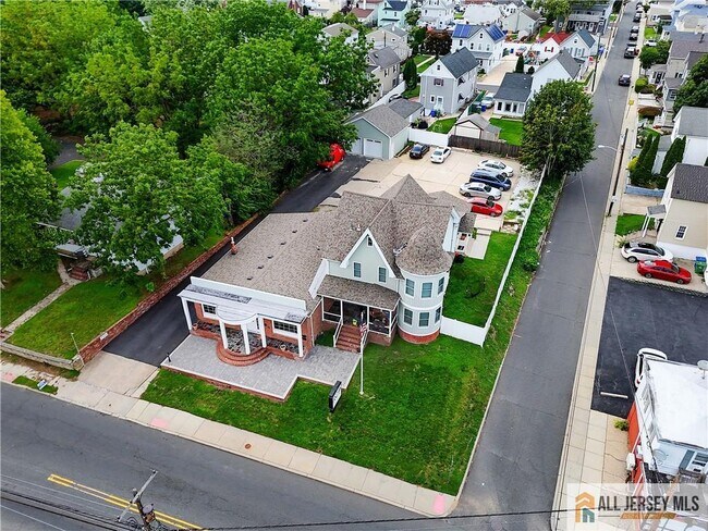 Building Photo - 215 Washington Rd