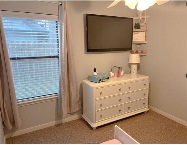 Building Photo - 244 Fieldstone Pl