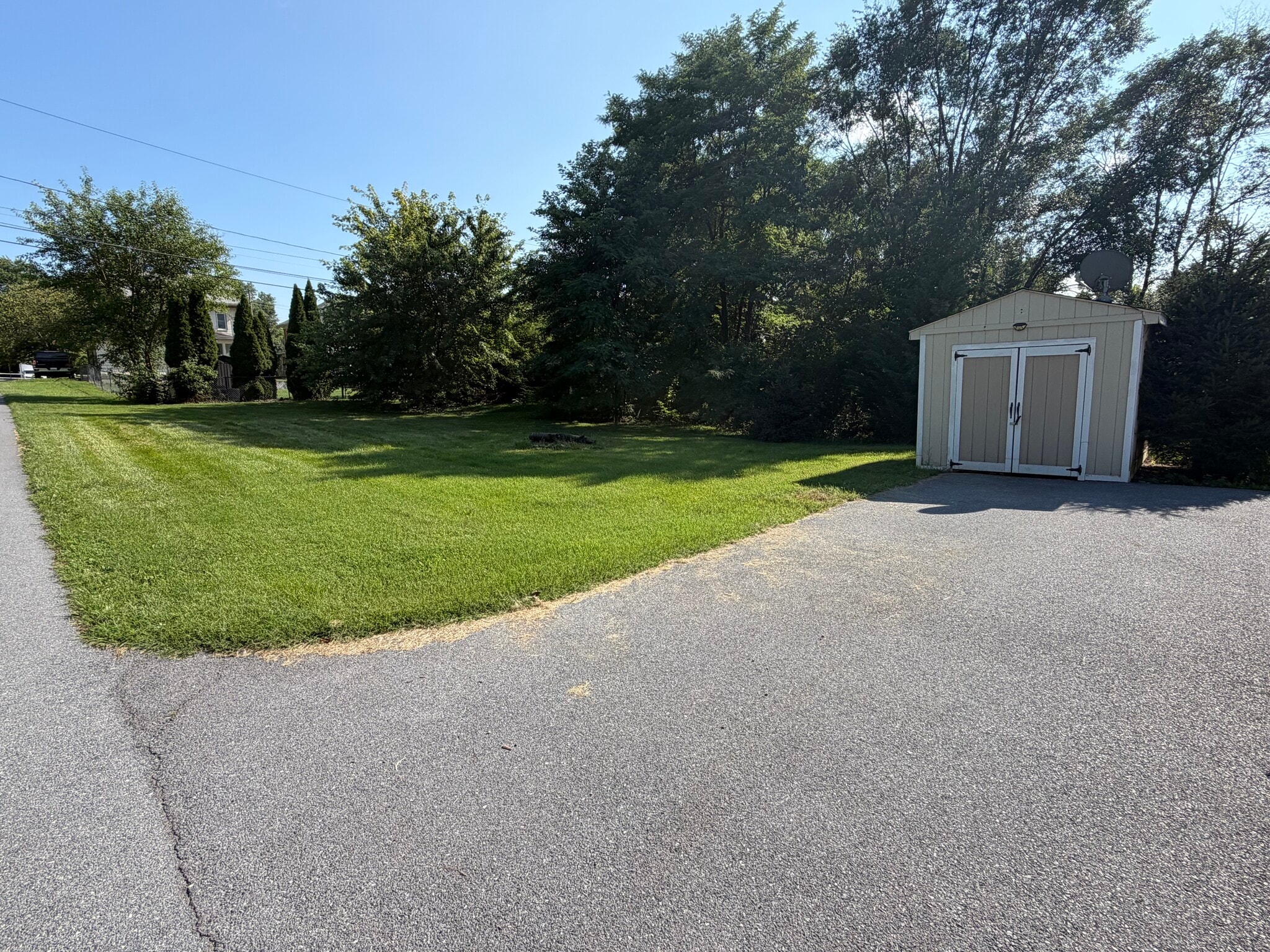 off street parking and shed - 903 Harwood Rd