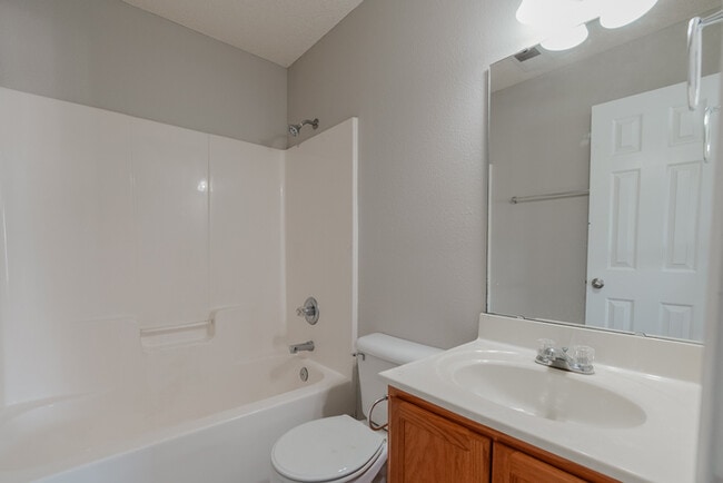 Building Photo - 402 Wincrest Ln