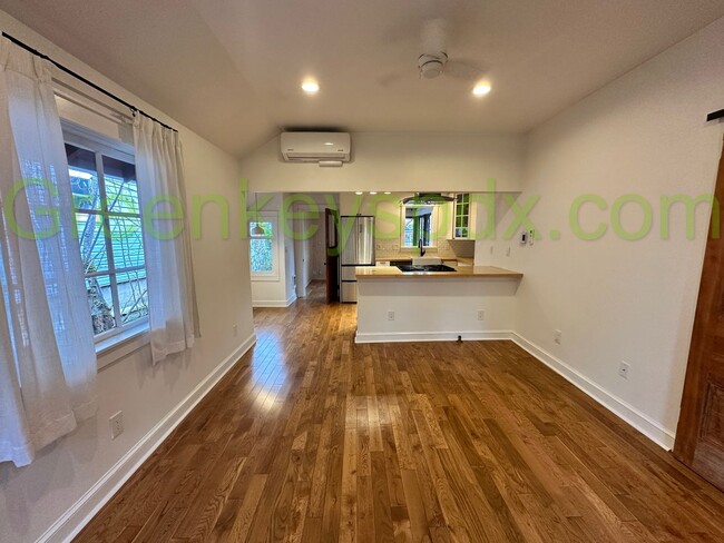 Building Photo - Sleek and modern 1-bedroom house in Arbor ...