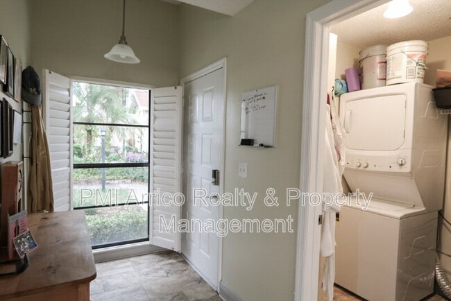 Building Photo - 323 Knottwood Ct