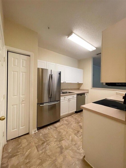 Building Photo - 18001 Richmond Pl Dr