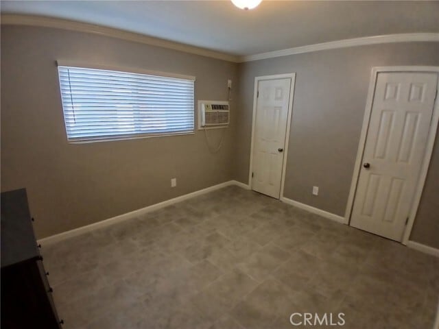 Building Photo - 580 W Shamrock St