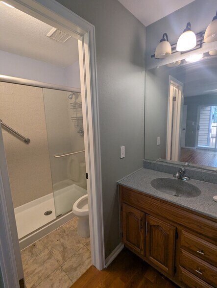 Building Photo - 6241 Willow Ln