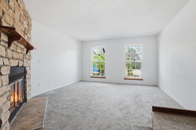 Building Photo - $2,045.95 - 2 Bed, 1.5 Bath Townhome in Centennial with Pool Access