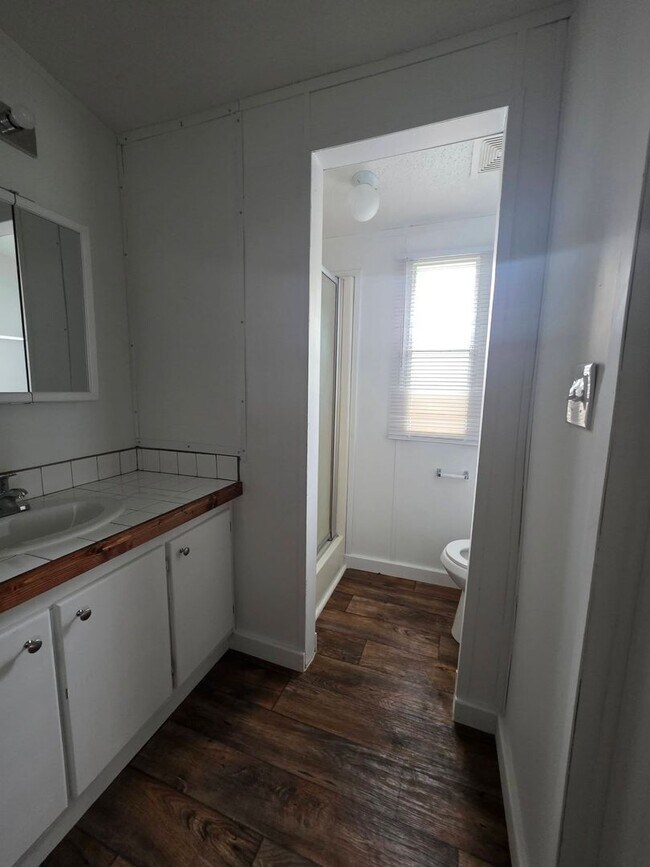 Building Photo - Ready to Move in