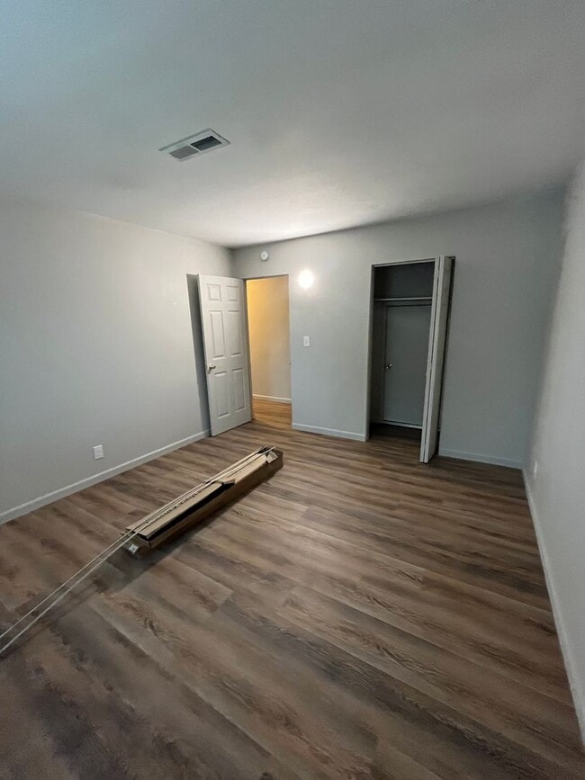 Building Photo - 1404 Toole Ave