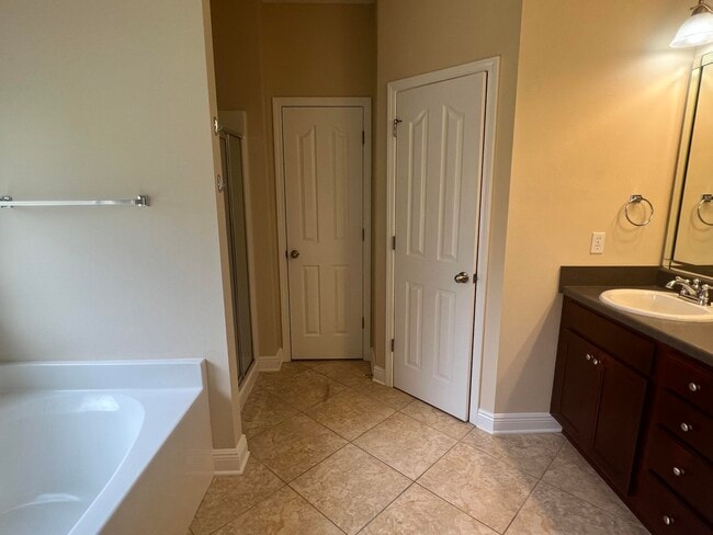 Building Photo - 123 Crab Apple Ave