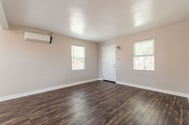 Building Photo - 305-315 N Highland Ave