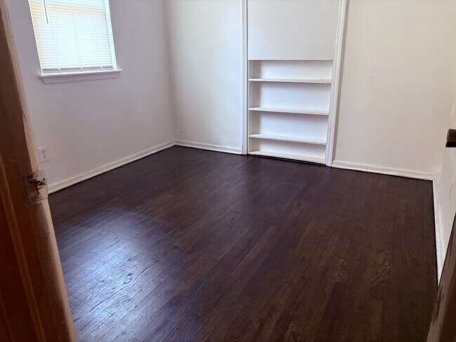 Building Photo - Three bedroom home in South OKC.