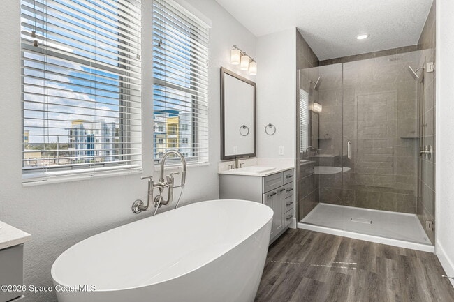 Building Photo - 8663 Ivanhoe Dr