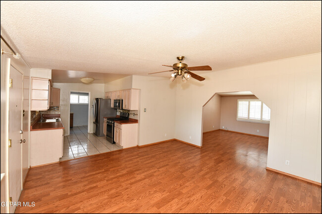 Building Photo - 4640 Larkspur Ct