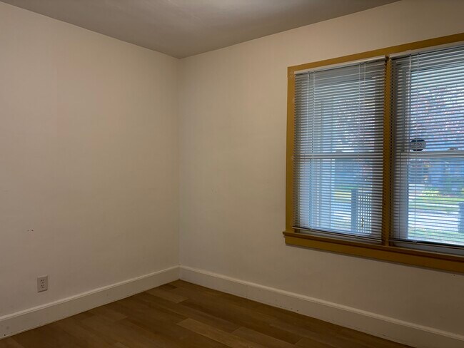 Building Photo - 317 N Monroe St