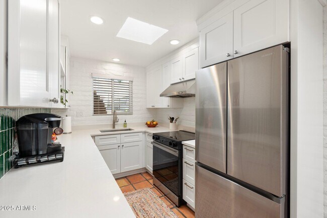 Building Photo - 3036 N 32nd St
