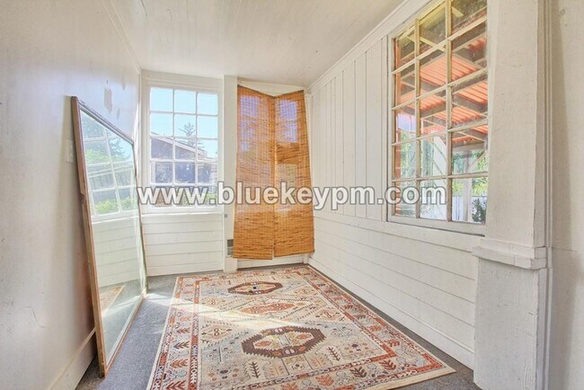 Building Photo - 5514 SE Malden St