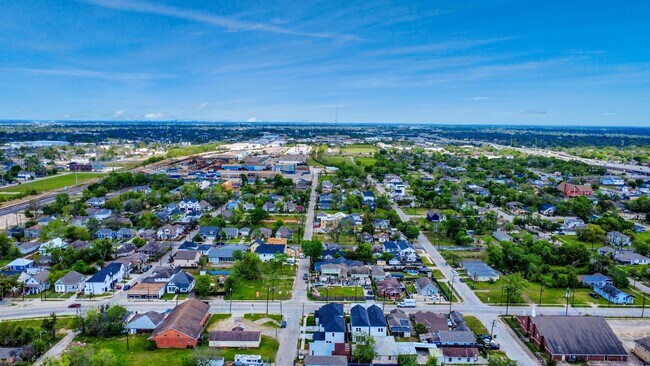 Building Photo - 1816 West St