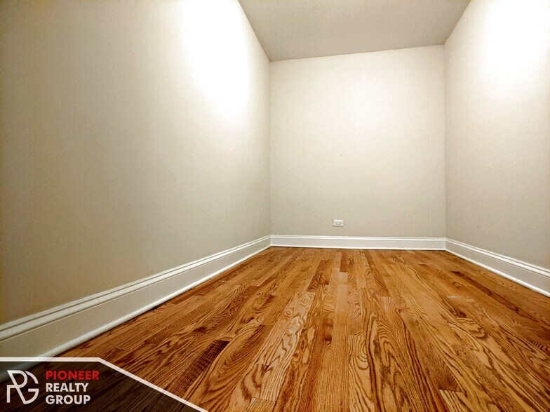 Building Photo - 4032 N Ashland Ave