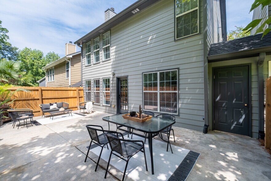 Building Photo - 1484 Gates Cir SE