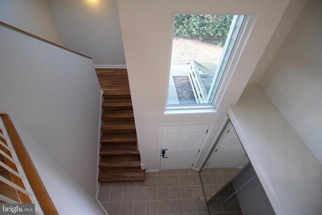 Building Photo - 1956 Villaridge Dr