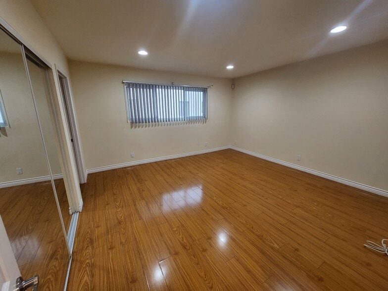 Building Photo - 212 N Jackson St