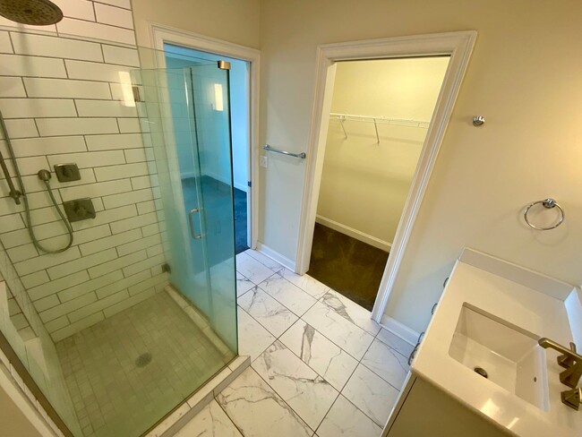 Building Photo - Apartment with Waterview in Downtown Wilmi...