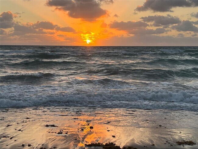 Building Photo - 911 N 14th Ave