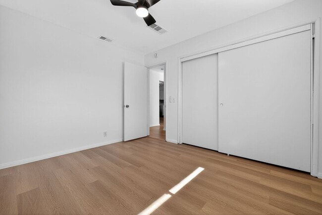 Building Photo - 44440 Acacia Dr