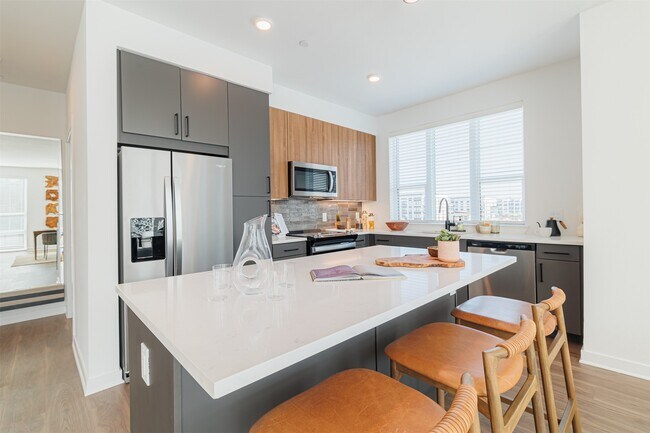 Building Photo - 10505 Deerwood Rd