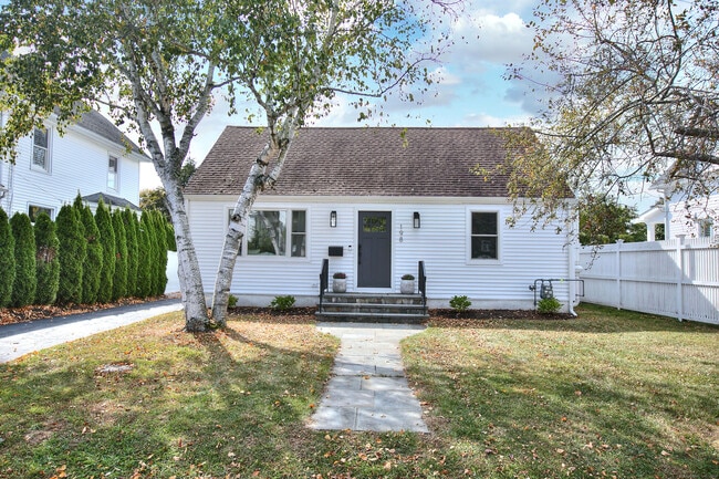 Primary Photo - 198 Blaine St