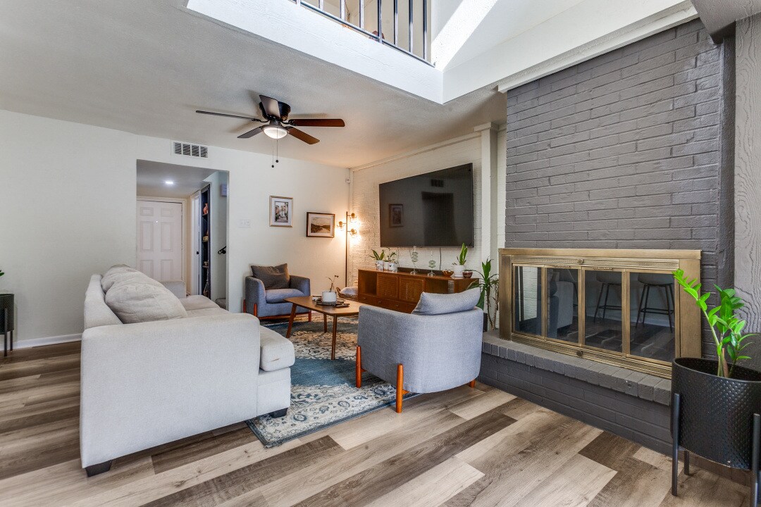 Building Photo - 4120 Towngate Blvd