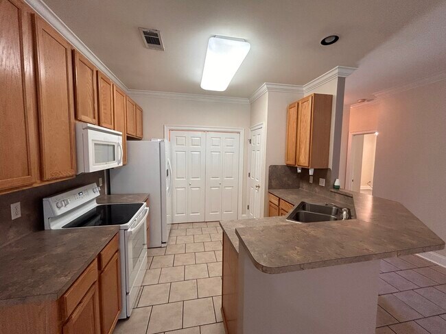 Building Photo - 12341 Pine View Ln