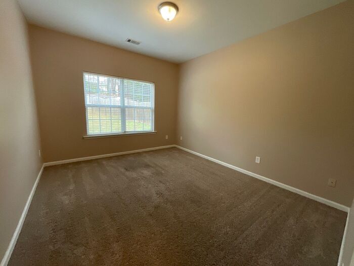 Building Photo - 504 Quinn Dr