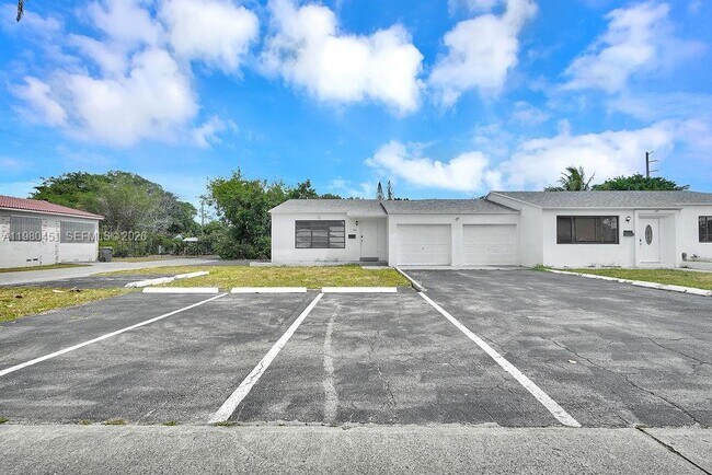 Building Photo - 2419 Pierce St