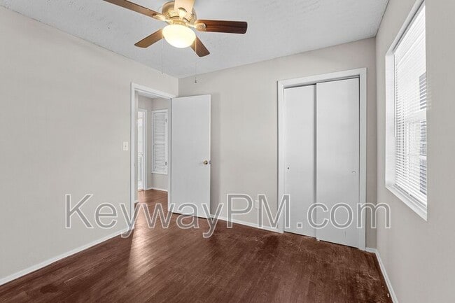 Building Photo - 2021 Fernwood Cir