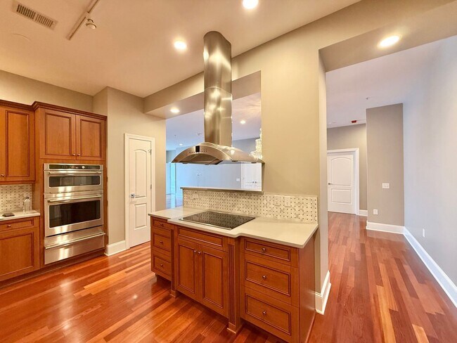 Building Photo - Luxurious Downtown Raleigh Condo with High...