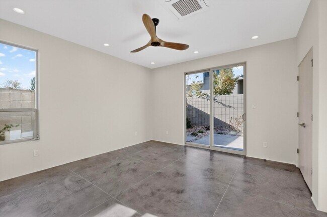 Building Photo - 705 Alcalde Pl SW