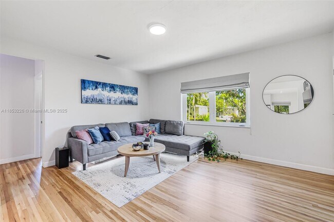 Building Photo - 7635 SW 56th Ave