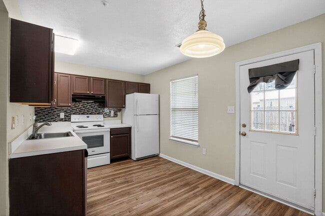 Building Photo - 46095 Maria Way