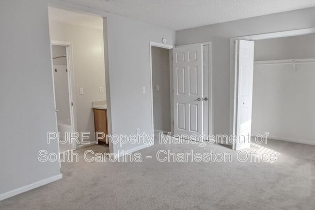 Building Photo - 8016 Thelen St