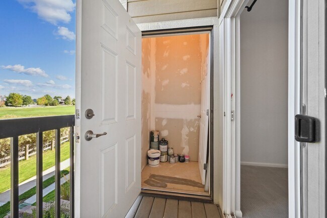 Building Photo - Updated 2 Bedroom Condo in Erie