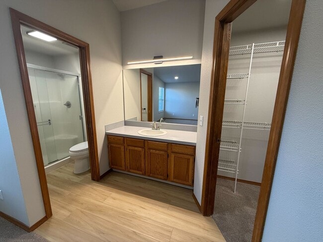 Building Photo - Newly Renovated 3B/2Ba Home in Quiet Neighborhood!