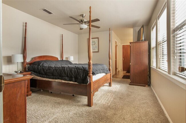 Building Photo - 9344 Briar Forest Dr