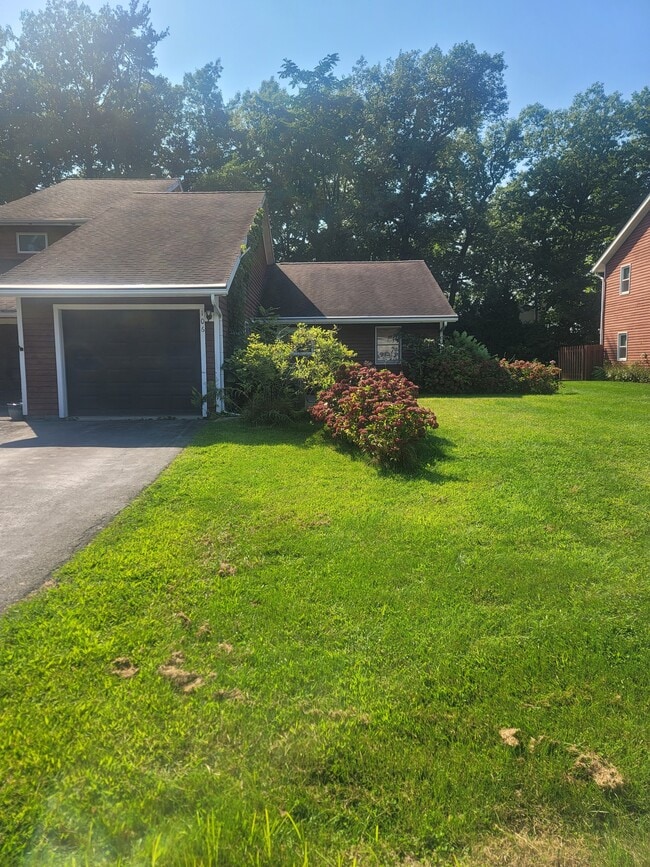 Primary Photo - 106 Quail Dr