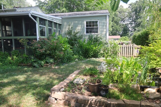 Building Photo - 9802 Brightlea Dr