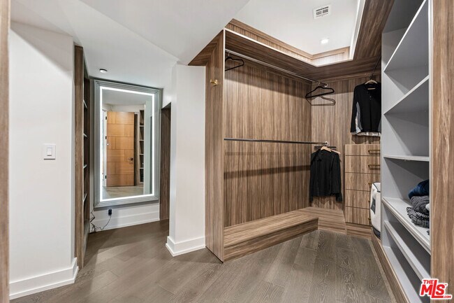 Building Photo - 3712 Broadlawn Dr