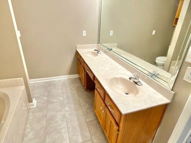 Building Photo - Now Available in Southaven! 4- bedroom 2.5...