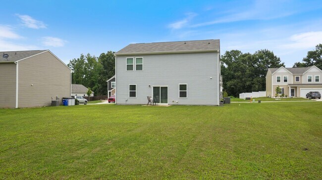 Building Photo - 4 bedroom 2.5 bathroom Single Family Home