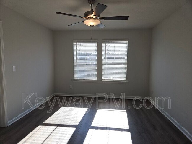 Building Photo - 1301 Newbern Dr